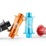 Dartmoor Revolt Framnav 20mm 32H axel regnbåge-0